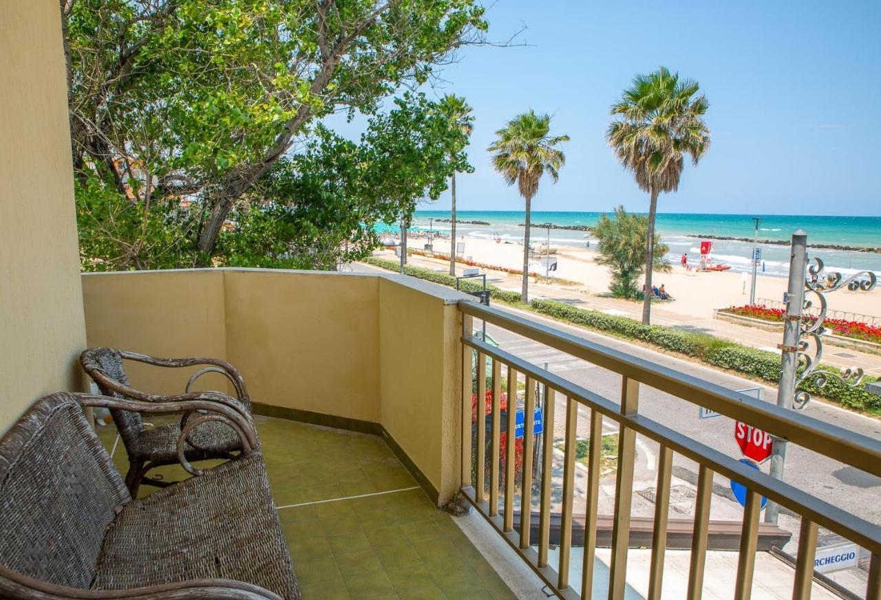 Palm Beach House - Vista Mare Montesilvano Marina Екстериор снимка